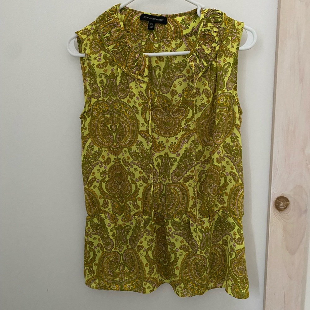 Banana Republic Paisley Blouse / Top Sz. XS